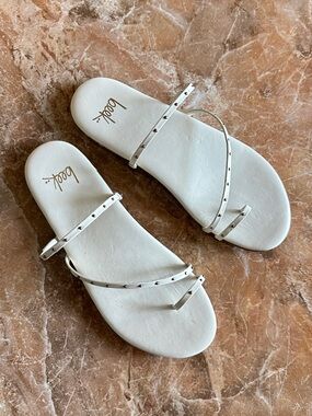 Beek Ula Leather Toe Ring Sandal